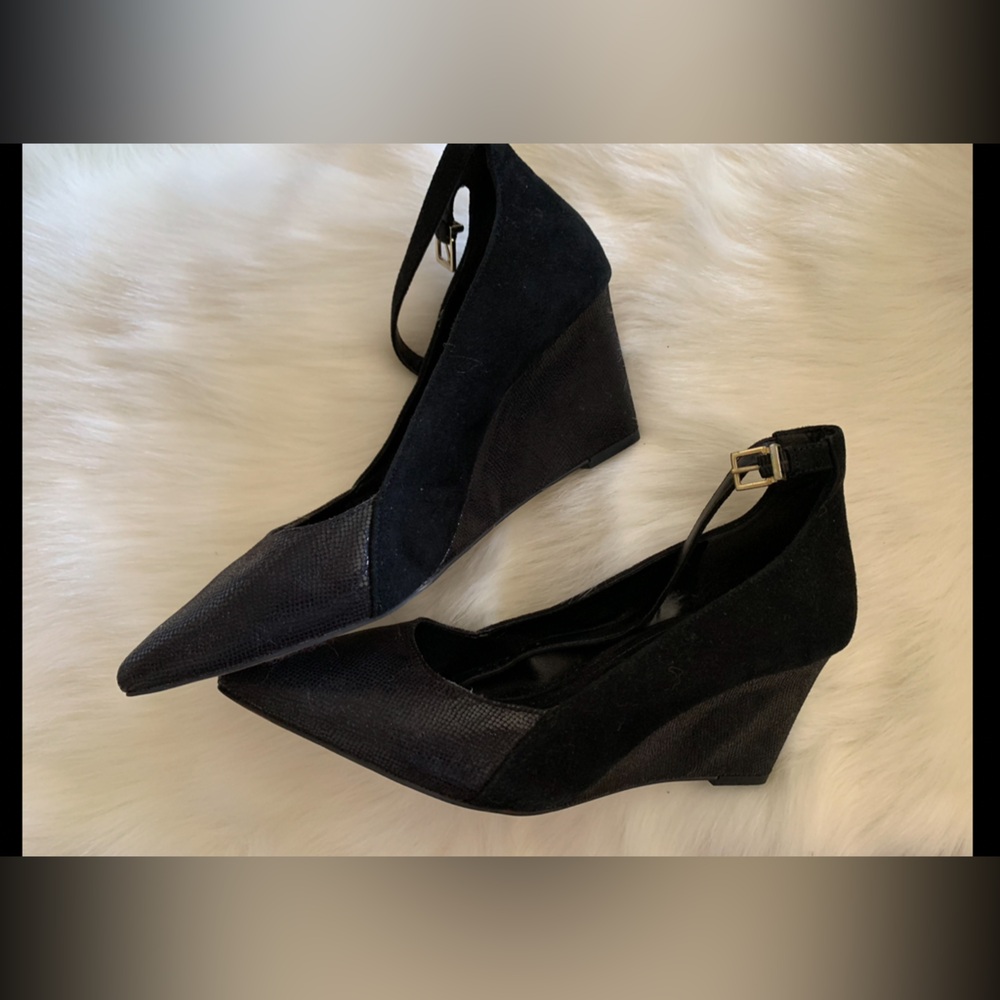 Bcbgeneration Women’s Black Pointed Toe Heeled Sh… - image 1